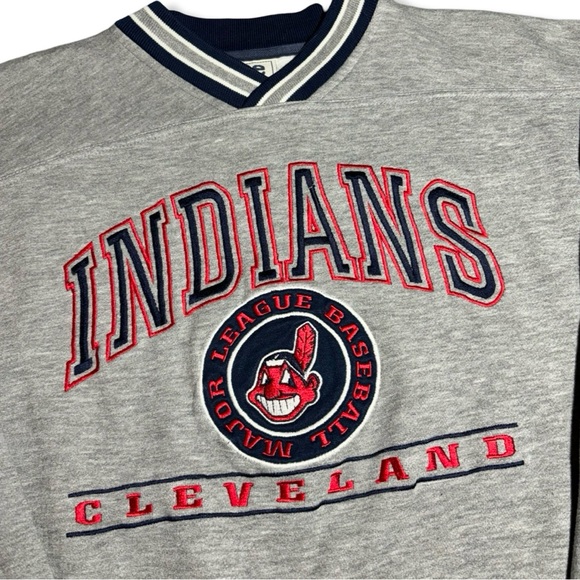 Vintage 90s Lee Sport Cleveland Indians Embroidered Sweatshirt - Picture 2 of 4